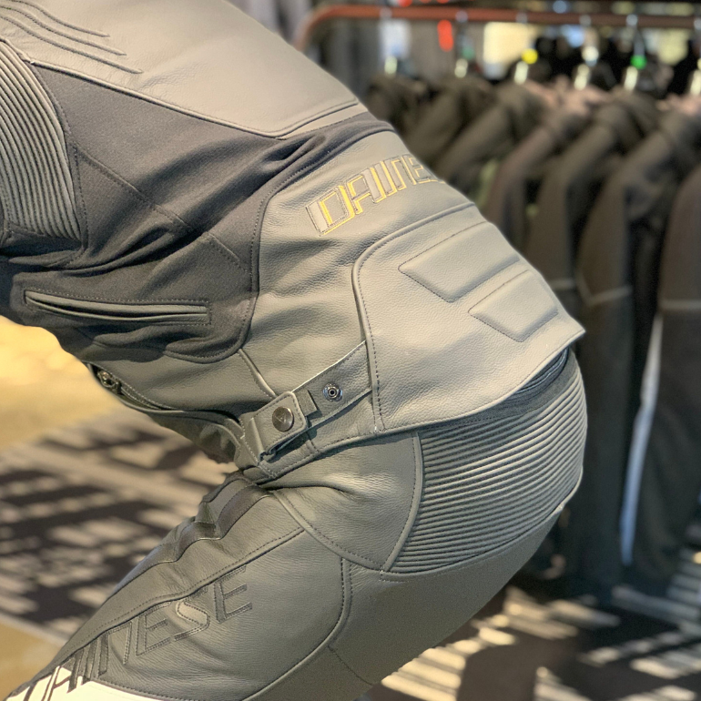 ダイネーゼの王道レザーパンツ『DELTA 4 LEATHER PANTS』のご紹介